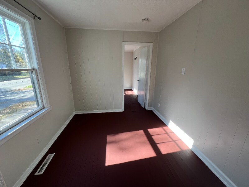 Building Photo - 912 E Skinner St