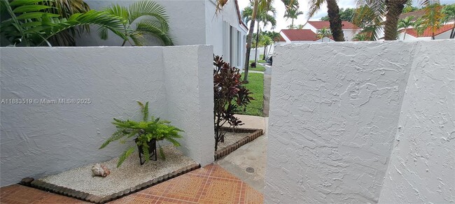 Building Photo - 2410 San Remo Cir
