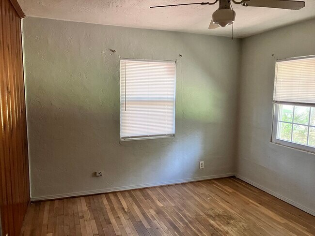 1st Bedroom - 1331 S Summerlin Ave