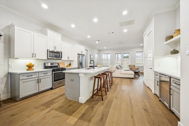 Building Photo - 1005 Bunton St