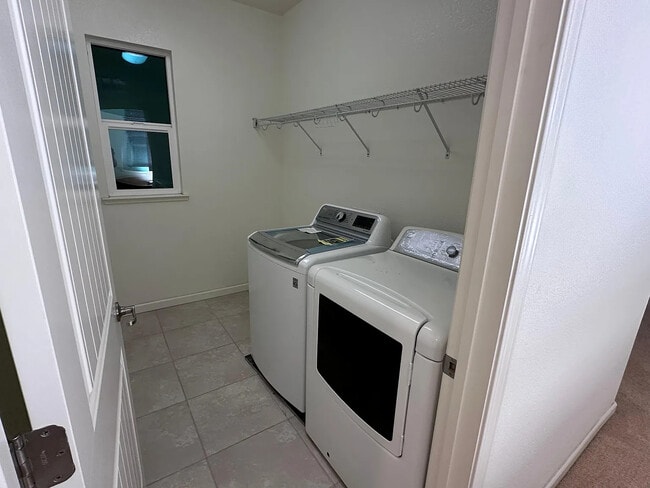 Building Photo - 717 N Dorato Ln