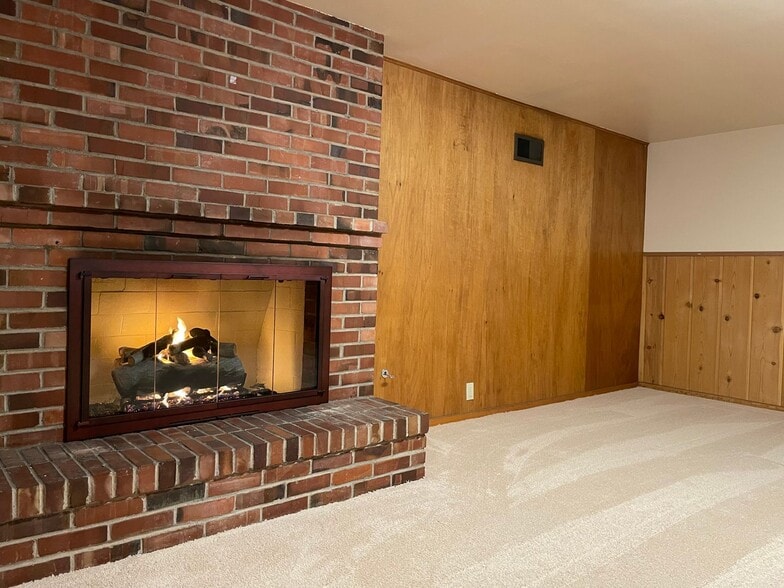 Building Photo - 2120 NW 86th St