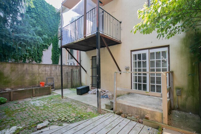 Building Photo - 927 Pine St