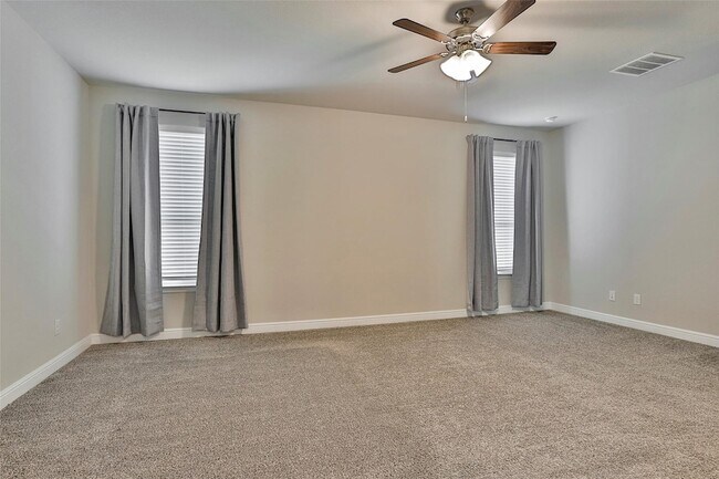 Building Photo - 2325 Shorthorn Dr