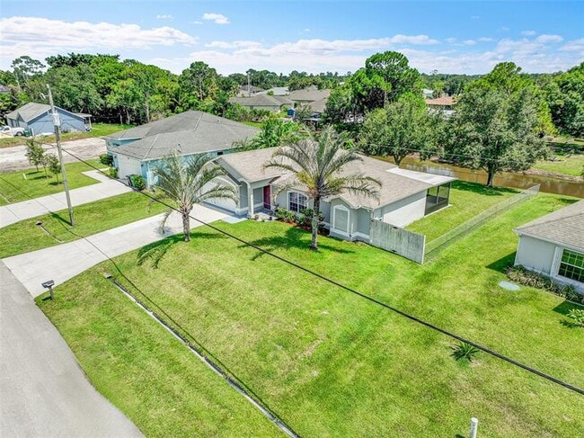 Building Photo - 1332 SW Granville Ave