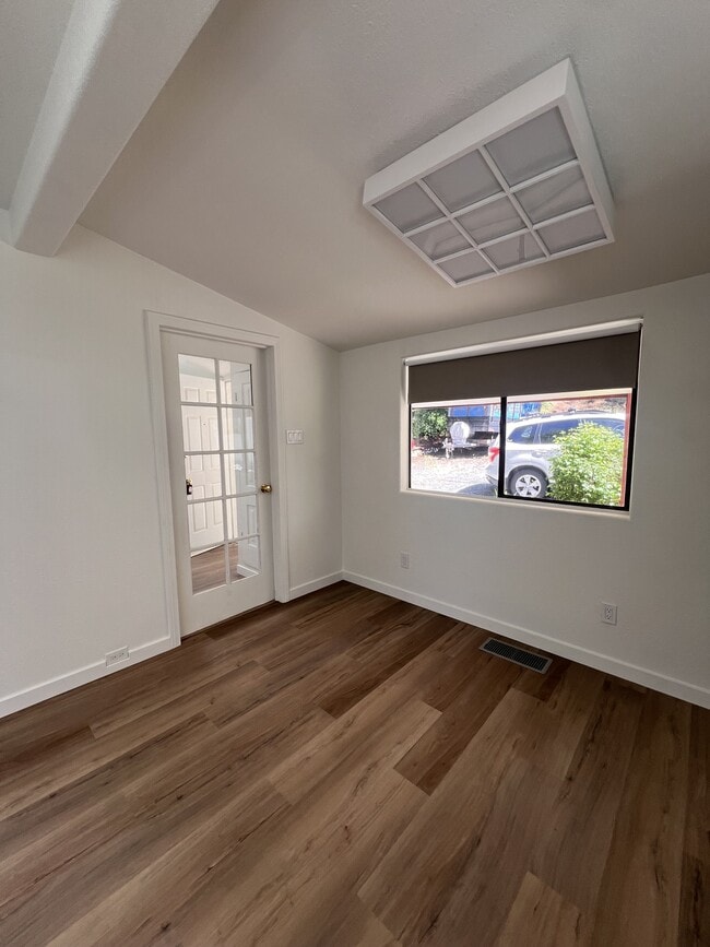 Building Photo - 503 1/2 S Auburn St