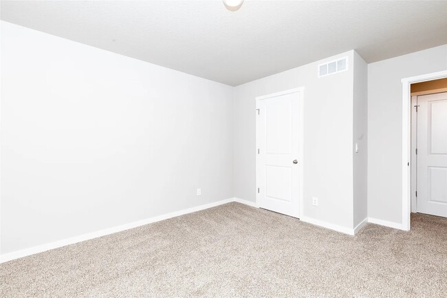 Building Photo - 1065 Waukee Ave