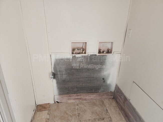 Building Photo - 17 Misty Mountain Way