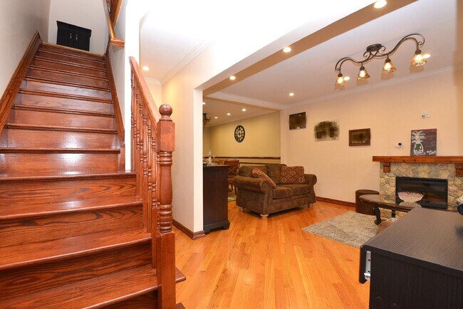 Building Photo - 174-06 Jewel Ave