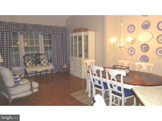 Building Photo - 209 Creekside Dr