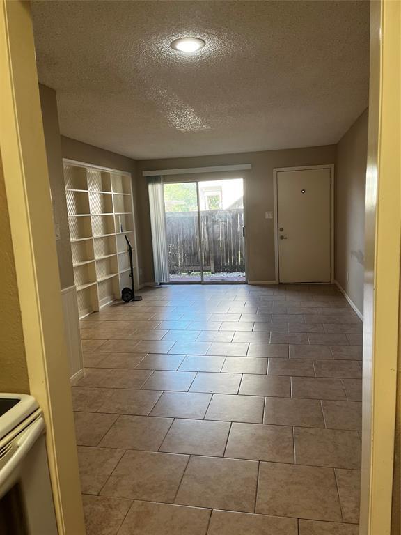 Building Photo - 3919 Fairmont Pkwy