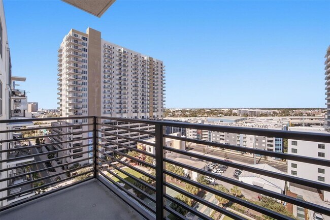 Building Photo - 1208 E Kennedy Blvd