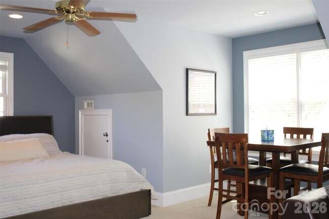 Building Photo - 17404 Summer Pl Dr