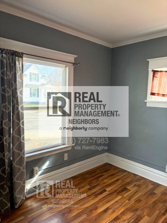 Building Photo - 88 E 18th St