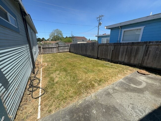 Building Photo - Charming 2 Bed 1 Bath home located in Eureka