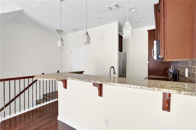 Building Photo - 215 Semel Dr