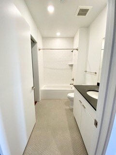 Building Photo - 112 SE 4th St