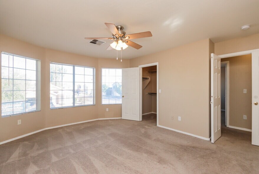 Building Photo - 969 E Elgin St