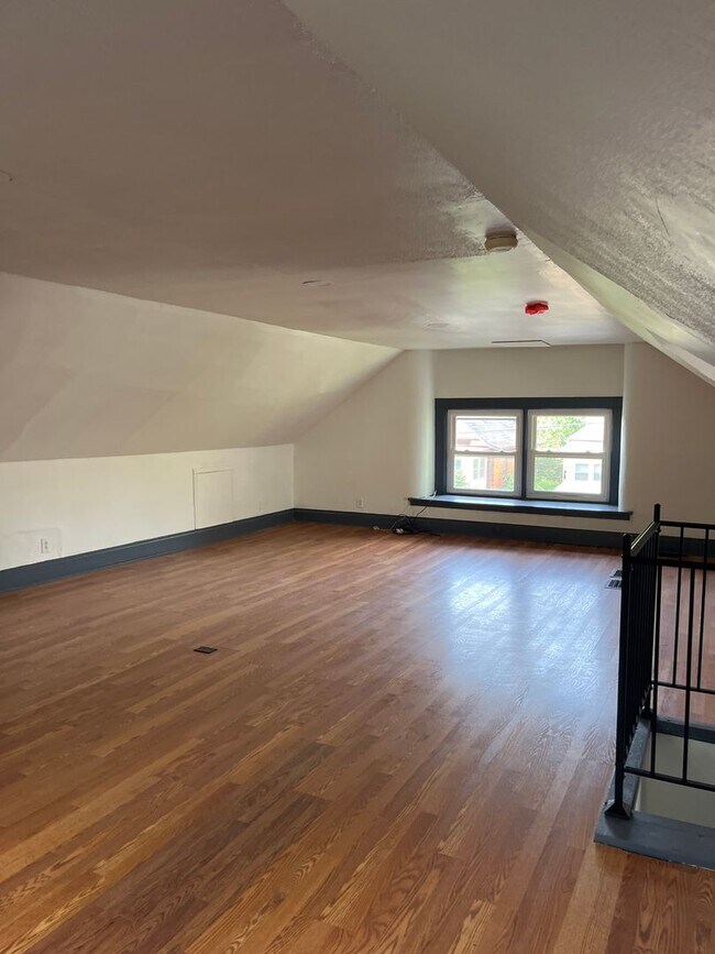 Building Photo - 50 E Northwood Ave