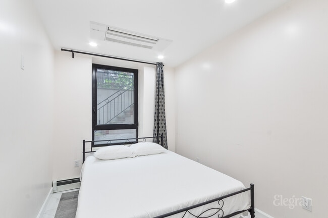 Building Photo - 347 E 4th St