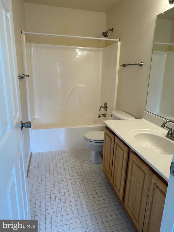 Building Photo - 61 Sire Way