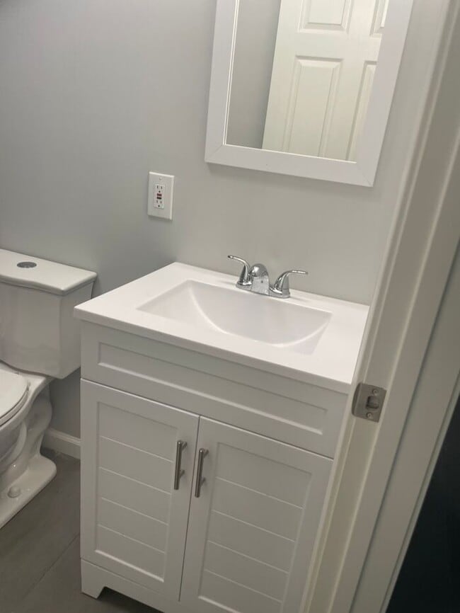 Building Photo - Charming Total Renovation!