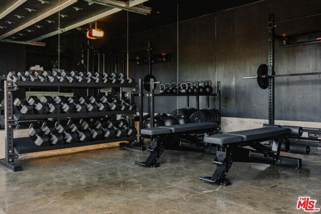 Building Photo - 2532 Canyon Oak Dr