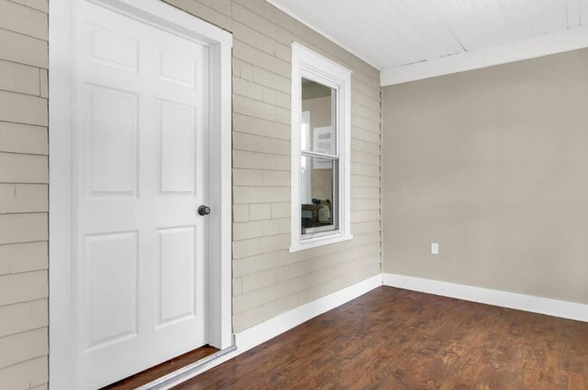 Building Photo - Coming Soon! Beautiful 3 Bedroom, 1.5 Bath...