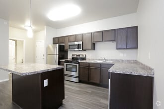 Interior Photo - Creekside I