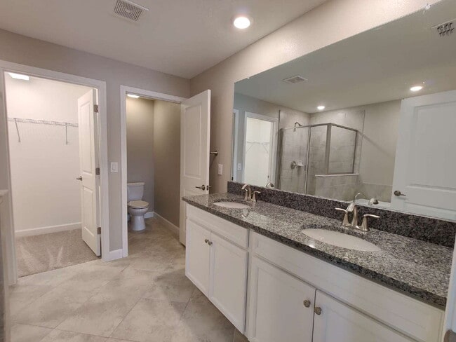 Building Photo - 23264 Willow Glen Way