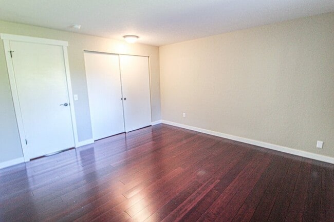 Building Photo - 17630 17th Dr SE