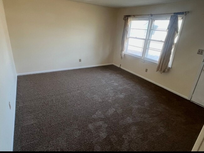 Building Photo - Brick Home in Quiet Cul-de-sac