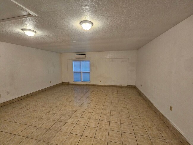 Building Photo - PRELEASING for July 2026! (3) Bed+Converte...