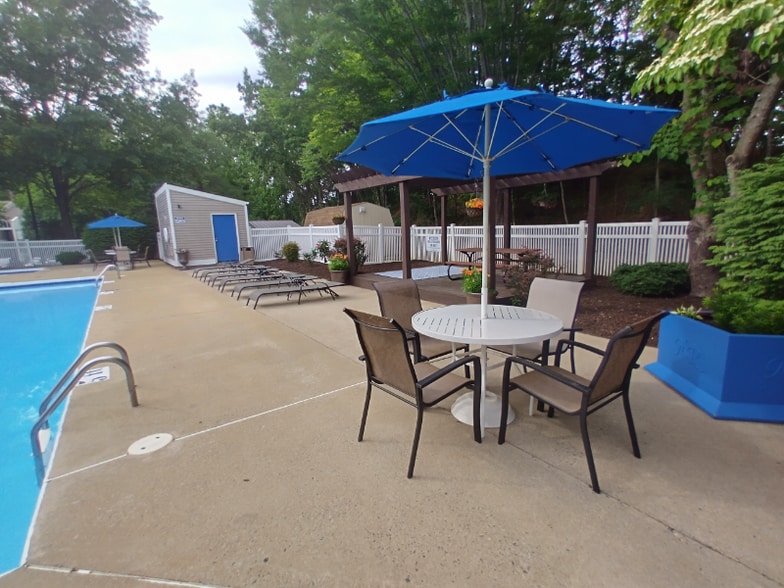 Building Photo - 600 Reusens Rd