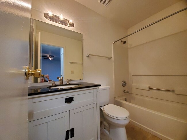 Building Photo - Shadow Mountain 2 Bedroom 2 Bath Single-Level Townhome with Fireplace & Pool