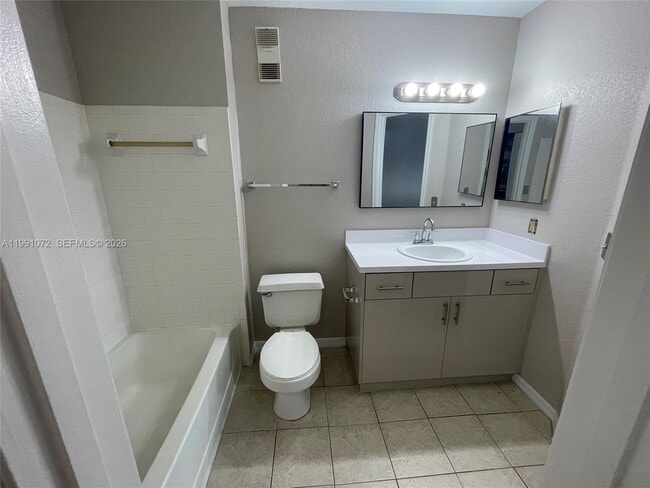 Building Photo - 3390 Pinewalk Dr N