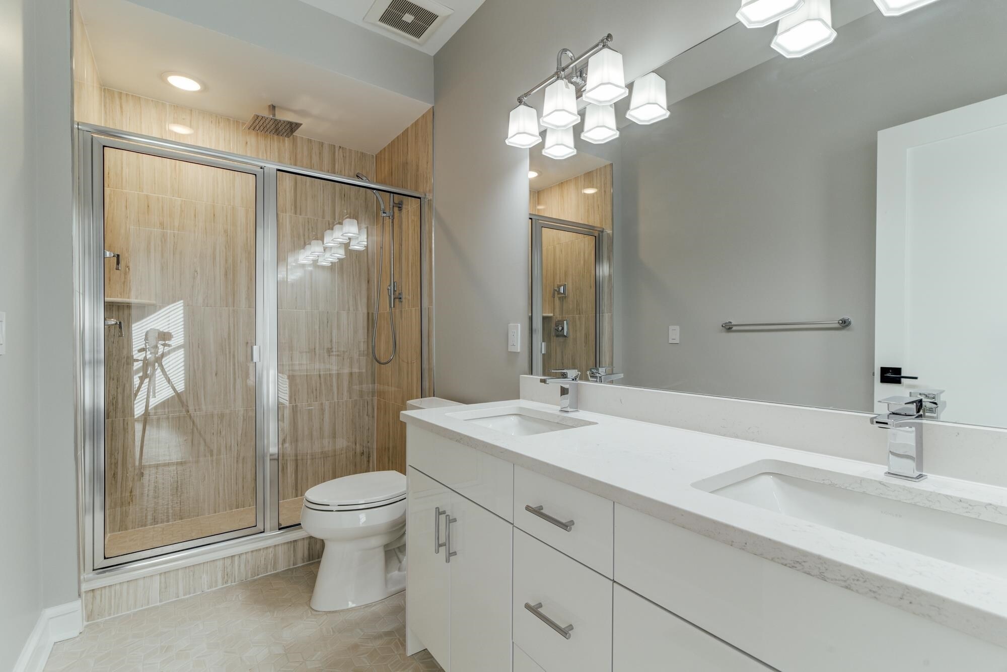 Building Photo - 974 Summit Ave