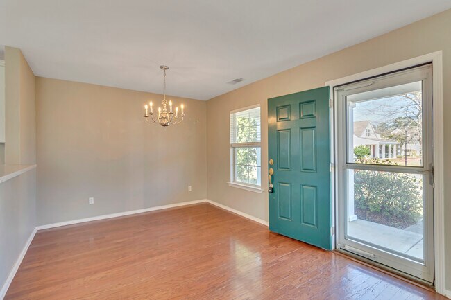 Building Photo - 19 Bushwood Dr