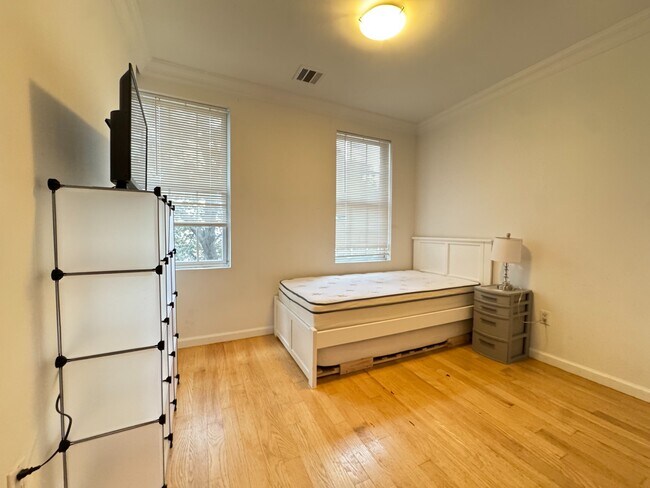 Building Photo - 19th Street