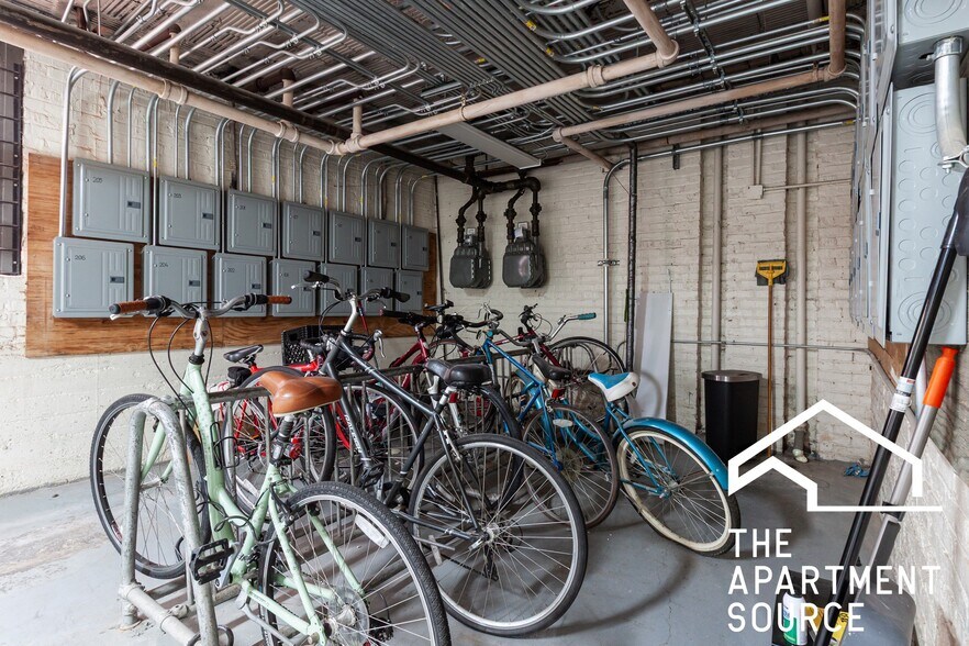 Building Photo - 2127 N Dayton St