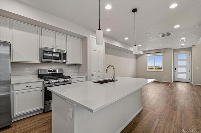 Building Photo - 6102 Rawlings Ave