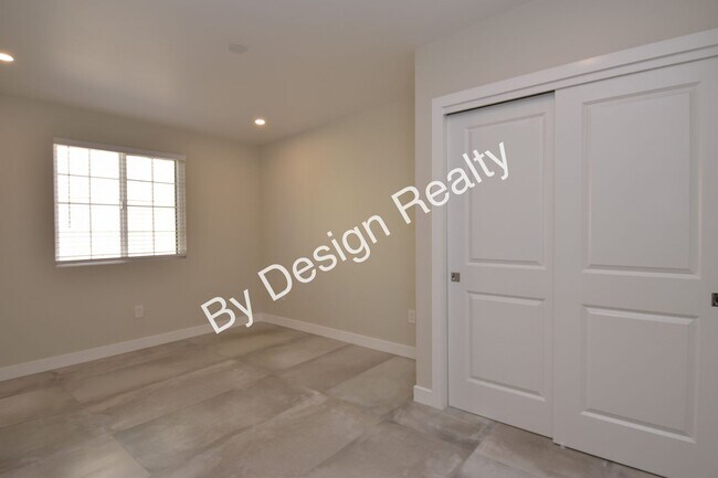 Building Photo - 3 Bed 3 Bath - Built in 2024 - 1/2 Mile to...