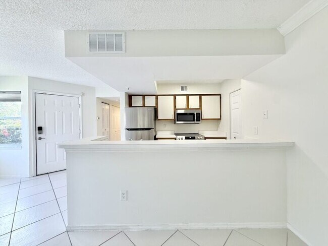 Building Photo - 2400 Feather Sound Dr
