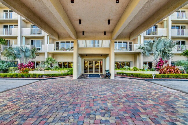 Building Photo - 4301 N Ocean Blvd