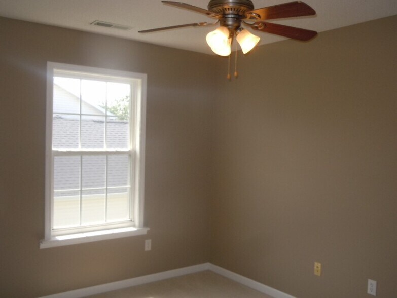 Building Photo - 100 Angel Oak Ct