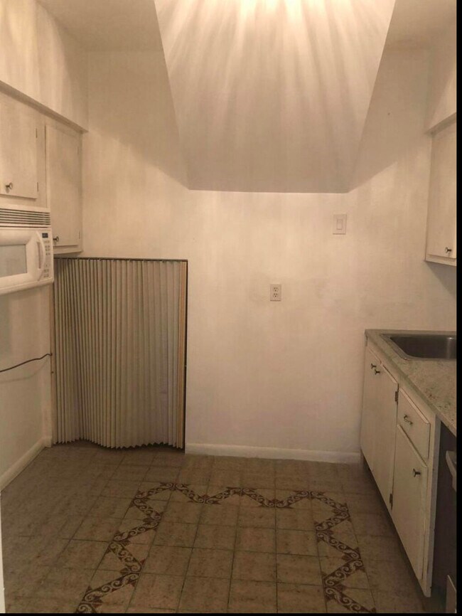 Building Photo - 301 Ocean Dr