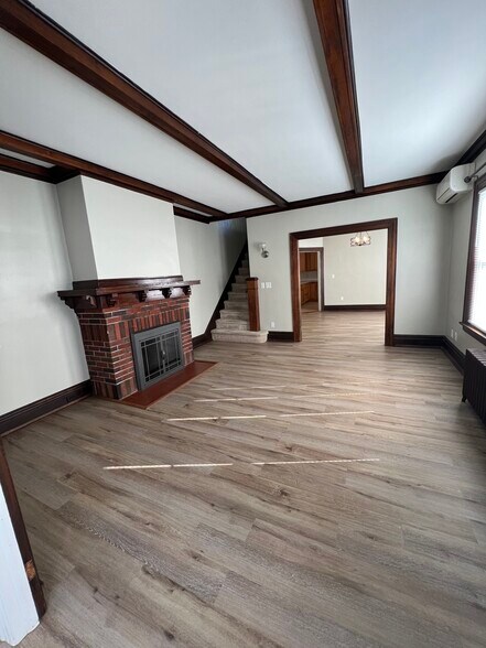 Building Photo - 24 Bellevue Place