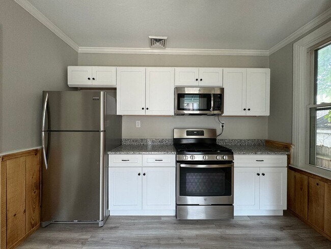 Building Photo - Beautifully Renovated 3 Bedroom Home in York