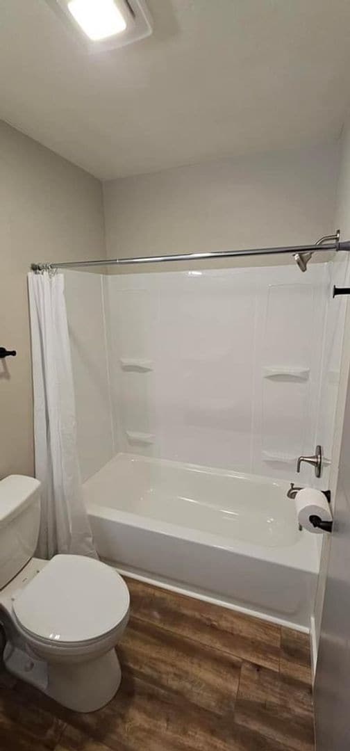Building Photo - Cozy, Completely Remodeled, One Bedroom Ap...