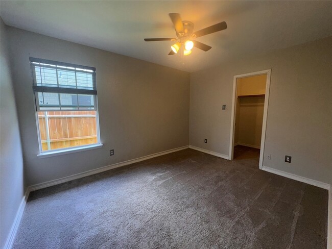 Building Photo - 5925 McKaskle Dr